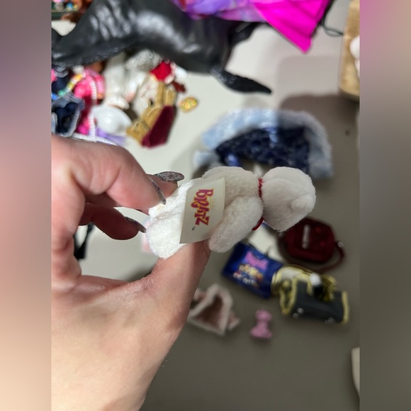 BRATZ ACCESSORIES - Picture 2 of 3